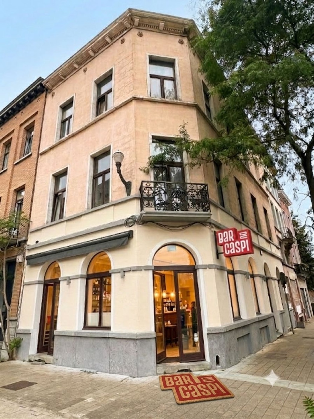 La façade du Bar du Gaspi, à l'angle de la chaussée de Haecht